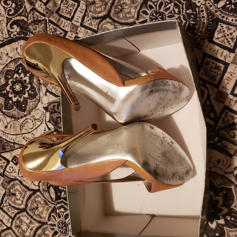 Heels - Picture 2 of 3